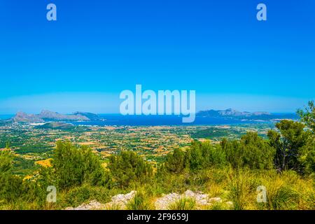 Pollenca Bucht umgeben von Cap Formentor und Victoria Halbinsel auf Mallorca, Spanien Stockfoto
