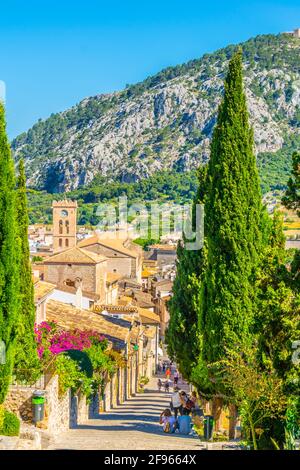 Die Treppe Carrer del Calvari führt über 365 Stufen zur Kapelle El Calvari in Pollenca, Mallorca, Spanien Stockfoto