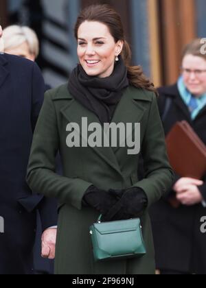 Der Herzog von Cambridge und die Herzogin von Cambridge winken den wartenden Massen zu, als sie den berühmten Blackpool Tower verlassen. 6. März 2019. Bitte byline: Vantagenews.com Stockfoto