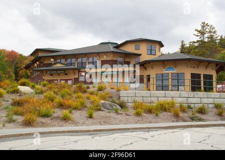 Eine von 3 Hütten hier am Berghang. Großartiges Familienskiziel im Nordwesten von New Hampshire. Einst im Besitz von State of NH, jetzt von Vail CO Stockfoto