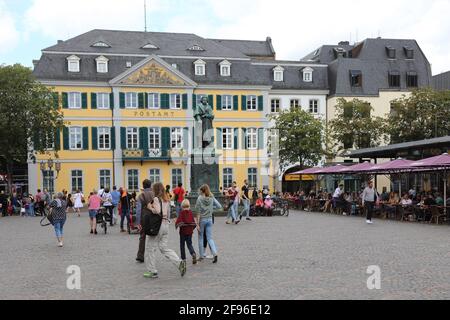 Deutschland, Nordrhein-Westfalen, Bonn, Münsterplatz, altes Postamt, Beethoven-Denkmal Stockfoto