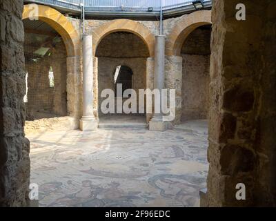 Gesamtansicht des Frigidariums der Villa Romana del Casale Stockfoto