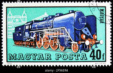MOSKAU, RUSSLAND - 21. AUGUST 2019: In Ungarn gedruckte Briefmarke zeigt ungarische Lokomotive, Serie, um 1972 Stockfoto