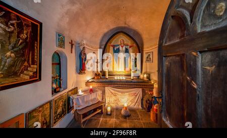 Kapelle in Leutasch zur Weihnachtszeit, Adventszeit, Kapellenwanderung, Stockfoto