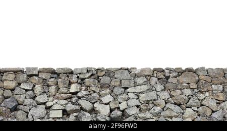 Natursteinzaun isoliert auf weißem Hintergrund, Blick auf Felsen und Felsbrocken Wand Stockfoto