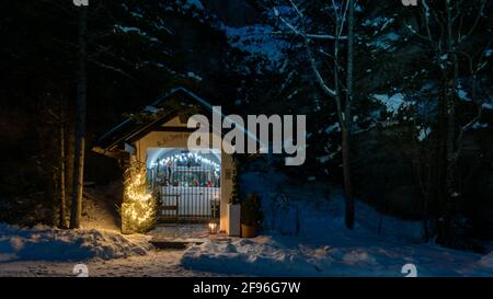 Kapelle in Leutasch zur Weihnachtszeit, Adventszeit, Kapellenwanderung, Stockfoto