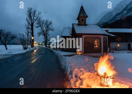 Kapelle in Leutasch zur Weihnachtszeit, Adventszeit, Kapellenwanderung, Stockfoto