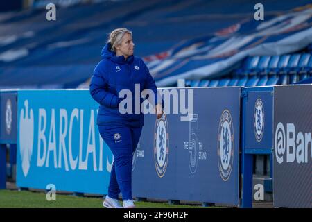 Kingston, Großbritannien. April 2021. Chelsea-Managerin Emma Hayes vor dem Vitality Womens FA Cup-Spiel zwischen Chelsea und London City Lionesses in Kingsmeadow in Kingston, England. Kredit: SPP Sport Pressefoto. /Alamy Live News Stockfoto