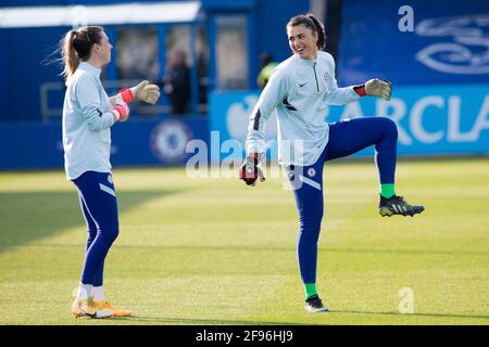 LONDON, GROSSBRITANNIEN. 16. APRIL: Chelsea erwärmt sich während des FA Women’s Cup 2020-21 zwischen dem FC Chelsea und London City auf Kingsmeadow. Stockfoto