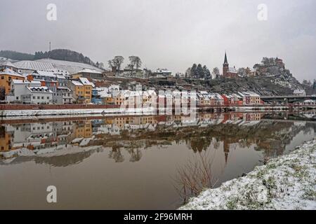 Unterstadt Staden, Ev. Kirche und Burgruine, Saarburg, Saar, Rheinland-Pfalz, Deutschland Stockfoto