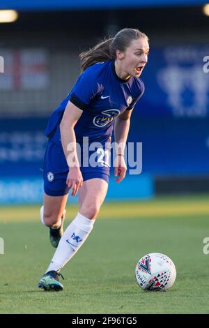 LONDON, GROSSBRITANNIEN. 16. APRIL: Niamh Charles (FC Chelsea) kontrolliert den Ball während des FA Women’s Cup 2020-21 zwischen dem FC Chelsea und London City in Kingsmeadow. Stockfoto