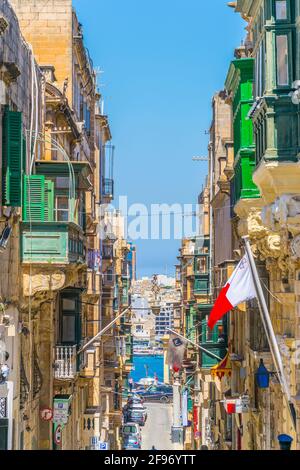 Fassaden historischer Häuser in der Altstadt von Valletta, Malta Stockfoto