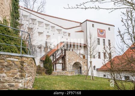 Festung Feste Oberhaus in der drei Flüsse Stadt Passau mit mittelalterlichen Burghofansicht Architektur Mauern Türme Gebäude und Befestigungsanlagen, Ge Stockfoto