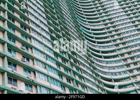 HAVANNA, KUBA - 21. FEB 2016: FOCSA Building, das höchste Gebäude Kubas, befindet sich im Stadtteil Vedado in Havanna. Stockfoto