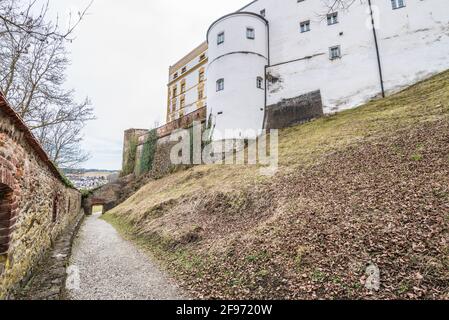 Festung Feste Oberhaus in der drei Flüsse Stadt Passau mit mittelalterlichen Burghofansicht Architektur Mauern Türme Gebäude und Befestigungsanlagen, Ge Stockfoto