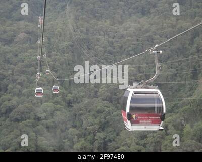 CARACAS, VENEZUELA - 24. Mai 2013: teleferico del waraira repano trasladando desde caracas hasta el pico avila. Stockfoto