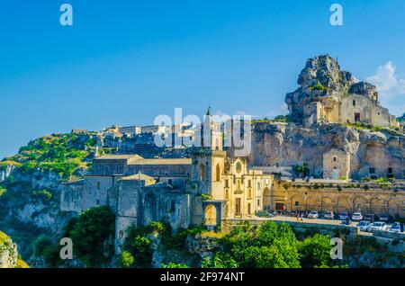 Blick auf die Dächer der italienischen Stadt Mdera mit san Die Kirchen pietro caveoso und madonna de Idris Stockfoto