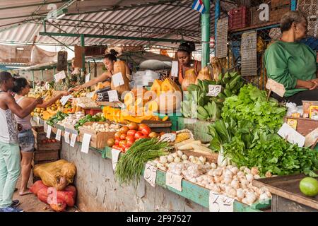 HAVANNA, KUBA - 20. FEB 2016: Obst- und Vgetables-Markt im Viertel Havana Centro. Stockfoto