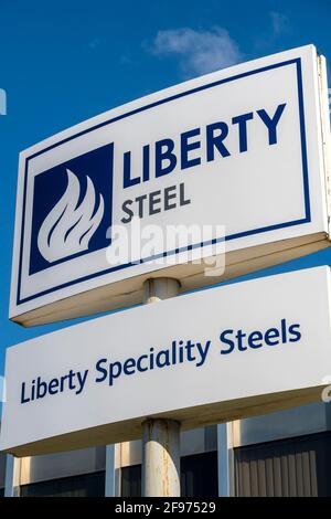 Sheffield, Großbritannien, 16. April 2021. Das Stocksbridge-Werk von Liberty Steel, das vom britischen Indianer Sanjeev Gupta betrieben wird. Die Zukunft des Werks bleibt nach dem Zusammenbruch des Hauptfinanziers Greensill Capital, Liberty Steel Works, am Freitag, dem 16. April 2021, in Stocksbridge bei Sheffield, nördlich von England, ungewiss. Stockfoto