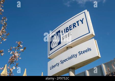 Sheffield, Großbritannien, 16. April 2021. Das Stocksbridge-Werk von Liberty Steel, das vom britischen Indianer Sanjeev Gupta betrieben wird. Die Zukunft des Werks bleibt nach dem Zusammenbruch des Hauptfinanziers Greensill Capital, Liberty Steel Works, am Freitag, dem 16. April 2021, in Stocksbridge bei Sheffield, nördlich von England, ungewiss. Stockfoto