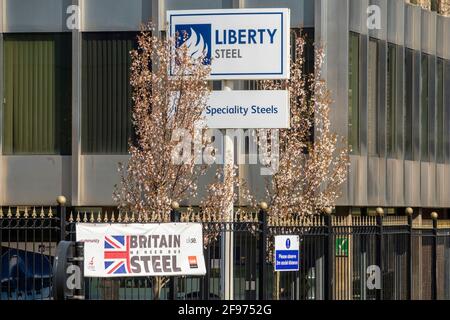 Sheffield, Großbritannien, 16. April 2021. Das Stocksbridge-Werk von Liberty Steel, das vom britischen Indianer Sanjeev Gupta betrieben wird. Die Zukunft des Werks bleibt nach dem Zusammenbruch des Hauptfinanziers Greensill Capital, Liberty Steel Works, am Freitag, dem 16. April 2021, in Stocksbridge bei Sheffield, nördlich von England, ungewiss. Stockfoto
