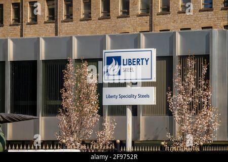 Sheffield, Großbritannien, 16. April 2021. Das Stocksbridge-Werk von Liberty Steel, das vom britischen Indianer Sanjeev Gupta betrieben wird. Die Zukunft des Werks bleibt nach dem Zusammenbruch des Hauptfinanziers Greensill Capital, Liberty Steel Works, am Freitag, dem 16. April 2021, in Stocksbridge bei Sheffield, nördlich von England, ungewiss. Stockfoto