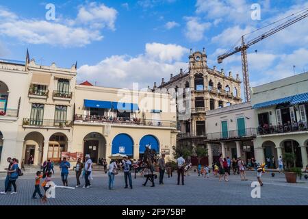 HAVANNA, KUBA - 20. FEB 2016: Alte Kolonialbauten auf dem Plaza Vieja in Havanna Vieja Stockfoto