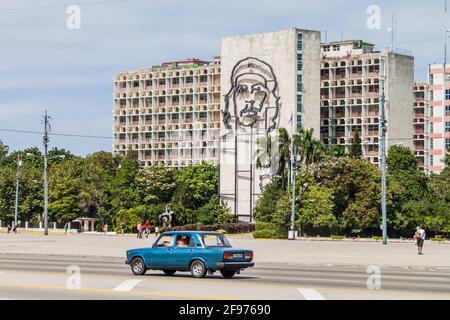 HAVANNA, KUBA - 21. FEB 2016: Porträt von Che Guevara über das Innenministerium auf der Plaza de la Revolucion. Stockfoto