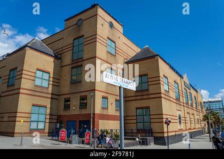 Corner of the Royals Shopping Centre, Royal Terrace, Southend on Sea, Essex, Großbritannien, Da England sich auf Schritt 2 der Roadmap aus der COVID 19-Sperre bewegt Stockfoto