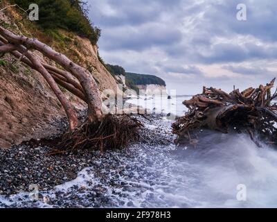 Surfen Sie an der Kreideküste Stockfoto