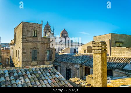 Blick auf die Dächer von Erice, Sizilien, Italien Stockfoto