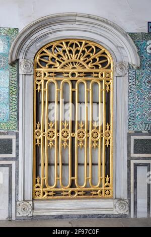 Fenster im Topkapi Palast, Istanbul City, Türkei Stockfoto