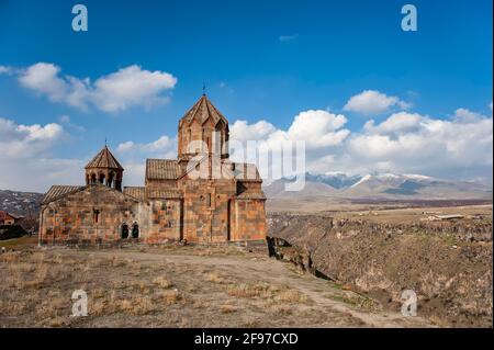 Eine malerische Aussicht auf das Kloster Hovhannawank aus dem 13. Jahrhundert Das Dorf Ohanavan in Armenien Stockfoto