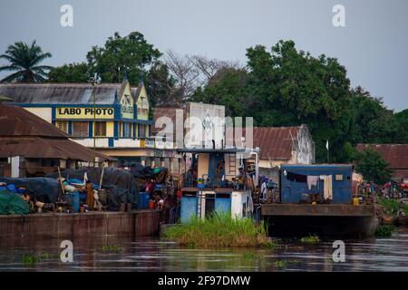 Bumba von einem Frachtschiff auf dem Kongo-Fluss, Demokratische Republik Kongo. Stockfoto