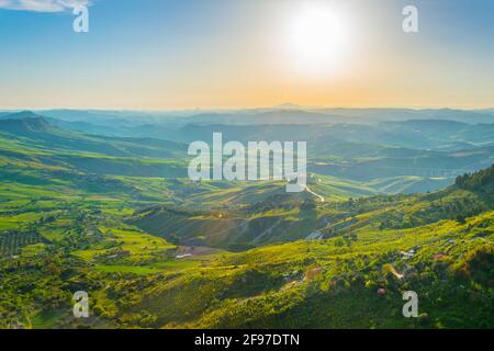 Blick auf ein Tal bei Enna im Zentrum Siziliens, Italien Stockfoto