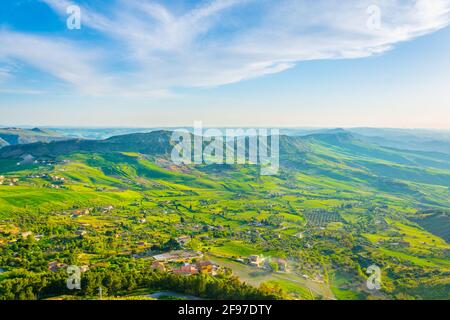 Blick auf ein Tal bei Enna im Zentrum Siziliens, Italien Stockfoto