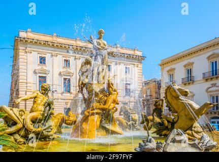 Springbrunnen von Diana in Syrakus, Sizilien, Italien Stockfoto
