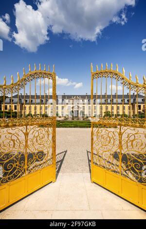 Goldenes Tor im Herrenhauser Garten in Hannover, Niedersachsen, Deutschland, Europa Stockfoto