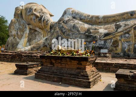 Thailand, Ayutthaya, Statue im Tempel Wat Lokaya Sutha Stockfoto