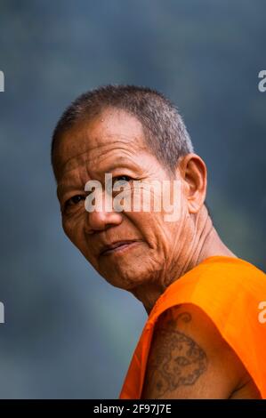 Laos, Luang Prabang, der Tempel VAT Xieng Mene Saiyasettharam, Mönch, Senior, Portrait, Stockfoto