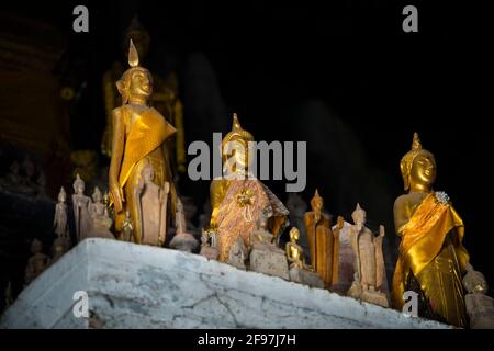 Laos, Pak Ou Höhlen, Tham Ting, Statuen, Stockfoto
