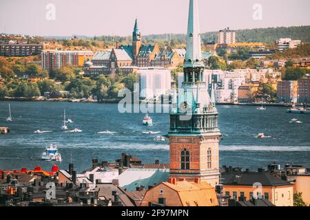 Stockholm, Schweden. Schöner Blick Auf Die Skyline Am Sommertag. Erhöhte Ansicht der deutschen St. Gertrude-Kirche. Berühmtes Beliebtes Reiseziel Stockfoto