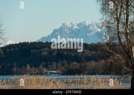 Winter, Wetter, Bayern, Wagen, Tachinger See, Rupertiwinkel Region, Oberbayern, Eis, gefrorener See Stockfoto