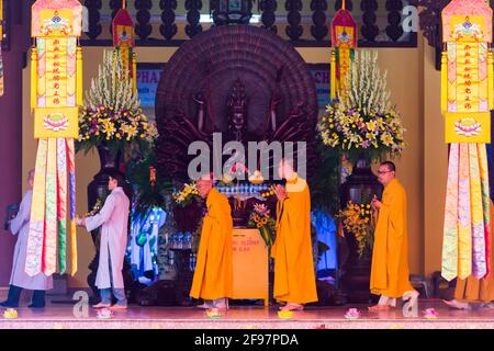 Vietnam, Ho Chi Minh Stadt, Chua Giac Lam Pagode mit der Vai DuoC Su (Medicine Buddha) Zeremonie Stockfoto