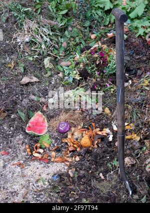 Abfall aus Küche und Garten auf dem Kompost Stockfoto