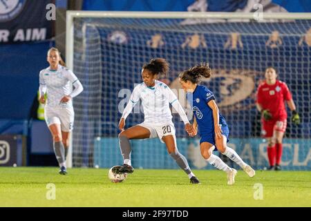 Kingston, Großbritannien. April 2021. Atlanta Primus (20 London City Lionesses) auf dem Ball während des Vitality Womens FA Cup-Spiels zwischen Chelsea und London City Lionesses auf Kingsmeadow in Kingston, England. Kredit: SPP Sport Pressefoto. /Alamy Live News Stockfoto