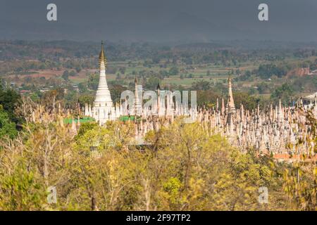 Myanmar, Szenen am Inle Lake, im Kakku Pagodenwald Stockfoto