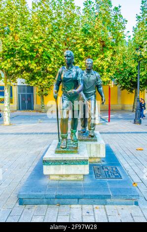 Statue von Pilgern, die am jakobsweg in Logrono, Spanien, vorbeikommen Stockfoto