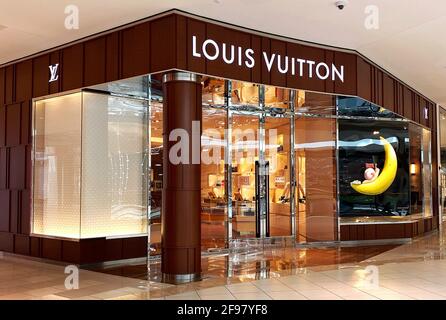 Fassade des Louis Vuitton Stores in der Aventura Mall in Aventura, Florida, in der Nähe von Miami Dade County. Luxuriöses Einkaufszentrum und Geschäft. Stockfoto