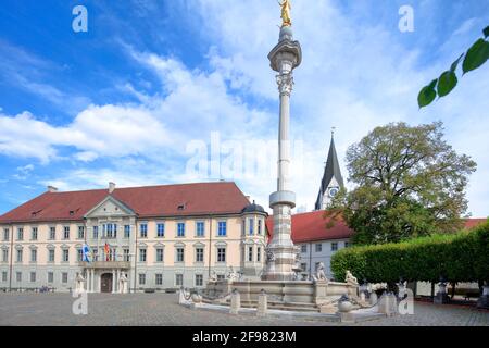 Mariensäule, Residenzplatz, Brunnen, Hausfassade, Architektur, Eichstätt, Oberbayern, Bayern, Deutschland, Stockfoto